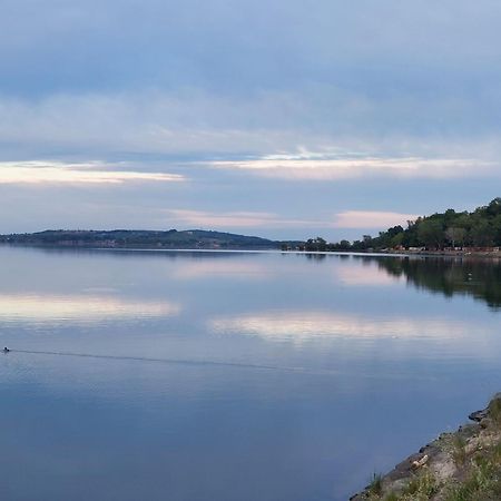Vinárna a Pension U Langrů Dolni Vestonice Exterior foto