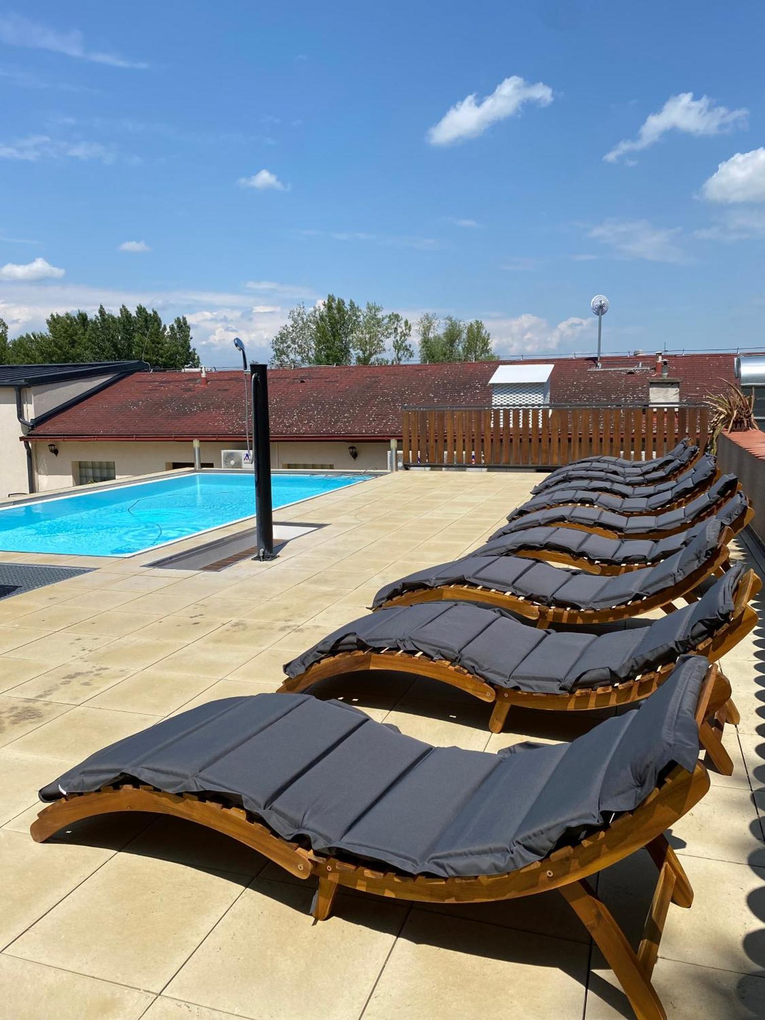 Vinárna a Pension U Langrů Dolni Vestonice Exterior foto