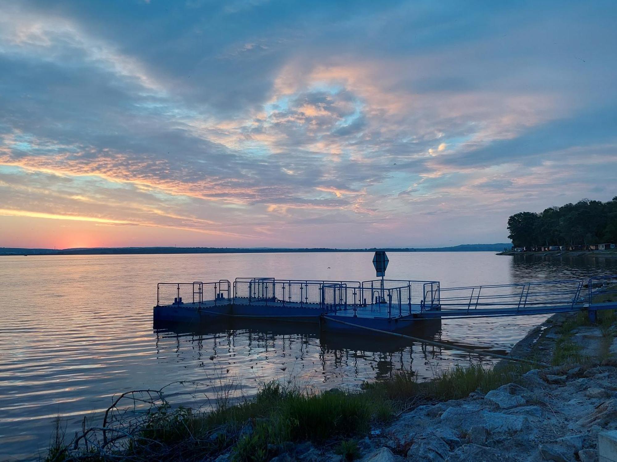 Vinárna a Pension U Langrů Dolni Vestonice Exterior foto