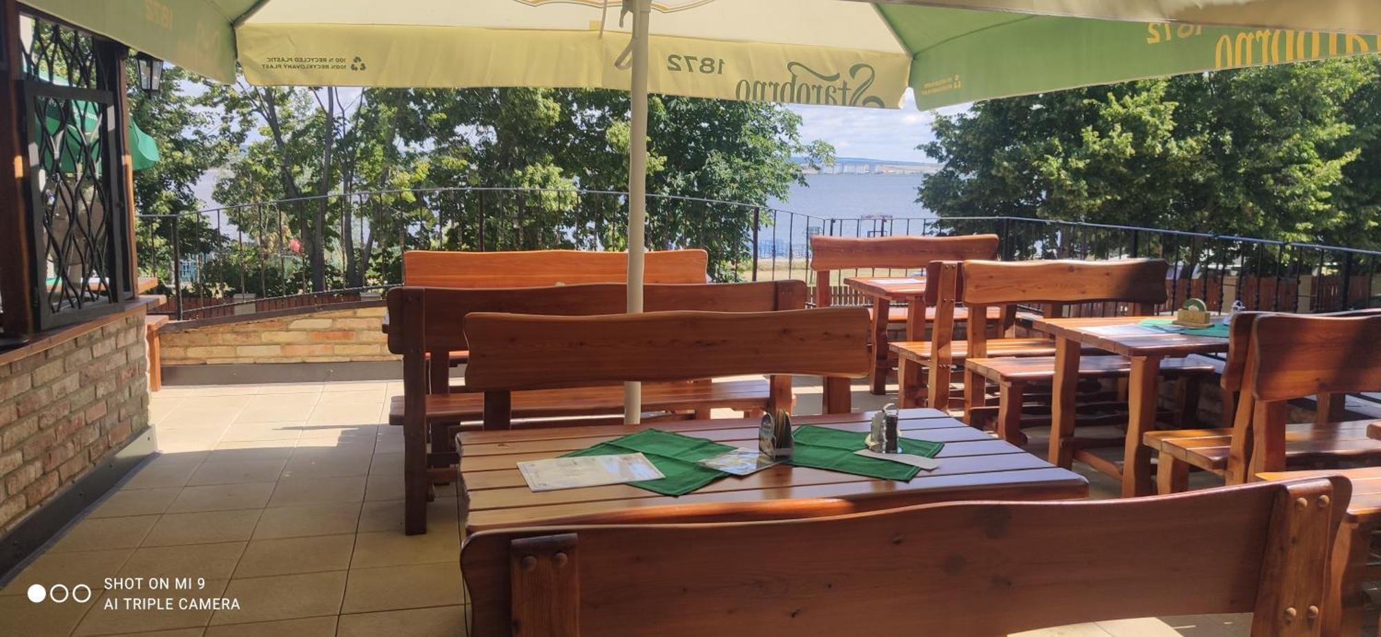 Vinárna a Pension U Langrů Dolni Vestonice Exterior foto