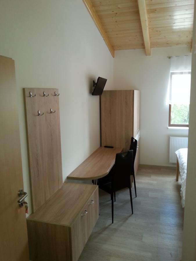 Vinárna a Pension U Langrů Dolni Vestonice Exterior foto