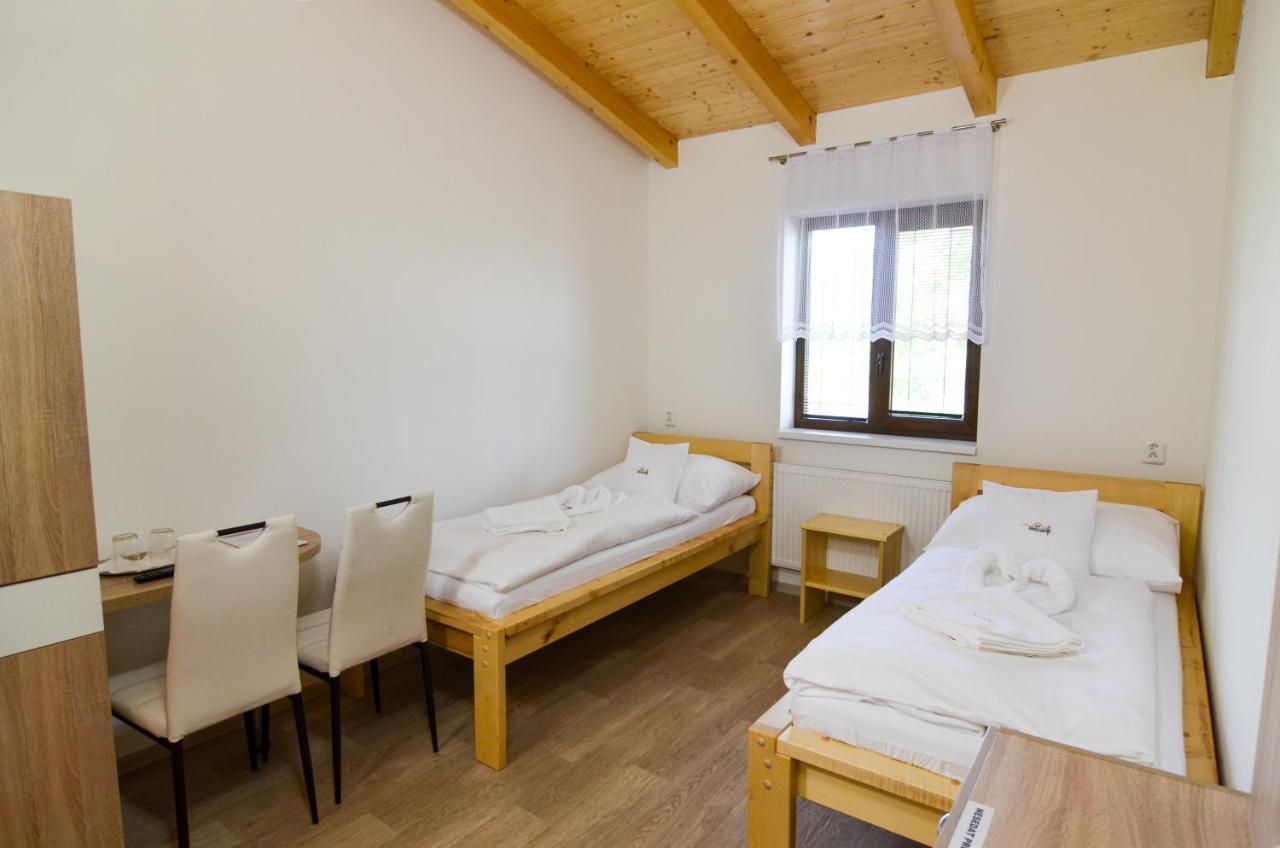 Vinárna a Pension U Langrů Dolni Vestonice Exterior foto
